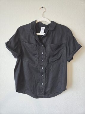 Women's Short-Sleeve Button-Down Shirt - Black